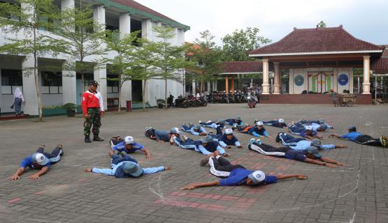 Tim Calon Peserta Lomba TUB-BB Tahun 2017, sedang berlatih fisik bersama Pelatih Dari Koramil